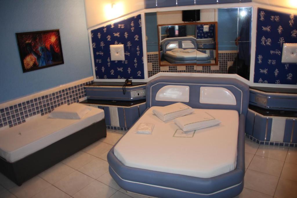 Liebeshotel Shelton 2*